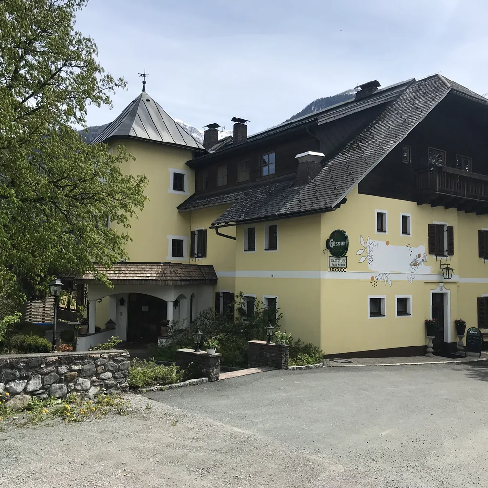 Landhaus Mooi, een geel landhuis in Karinthië